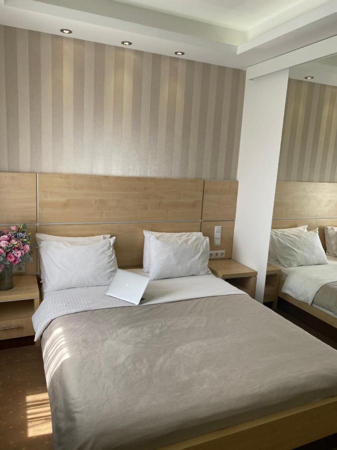 Laurus Motel Airport Tuzla Zivinice 外观 照片