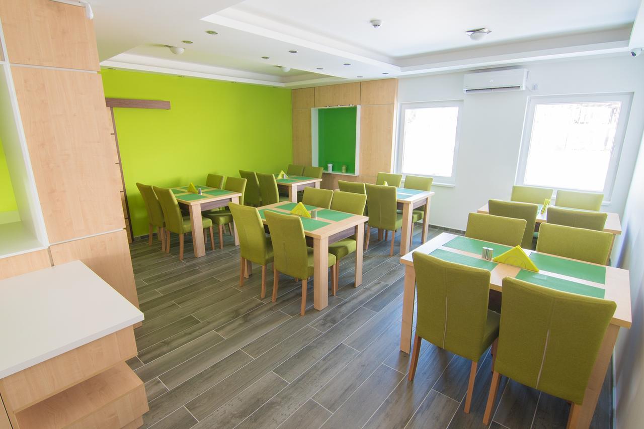 Laurus Motel Airport Tuzla Zivinice 外观 照片
