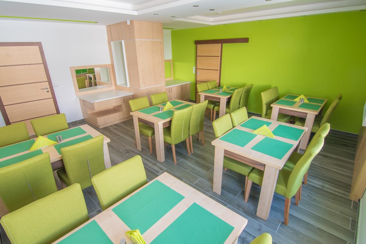 Laurus Motel Airport Tuzla Zivinice 外观 照片